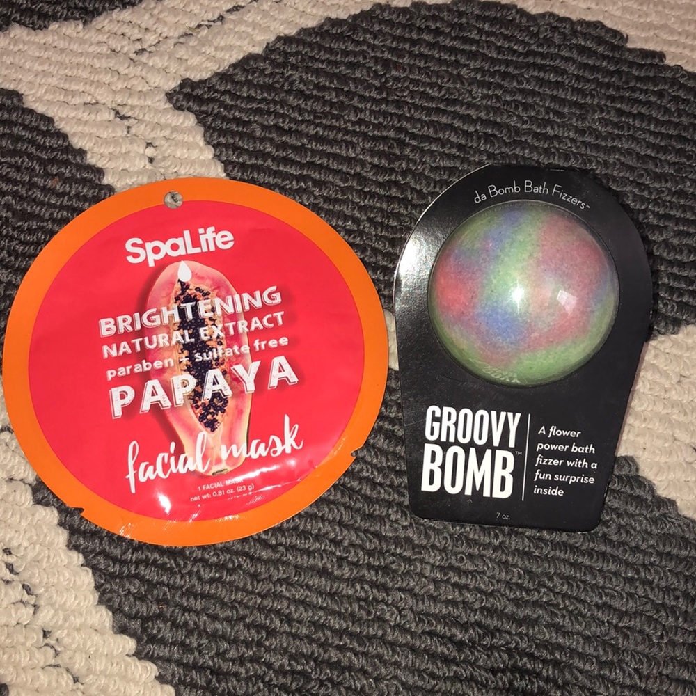 Bath bomb and face mask
